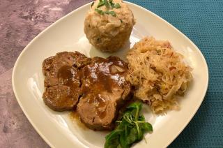 Kulinarische Highlights: Schweinsbraten Niederösterreich HOFER REISEN