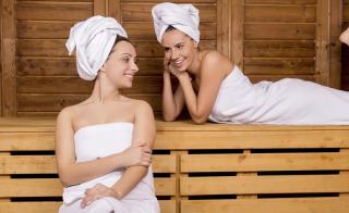 Sauna Freundinnen - HOFER REISEN