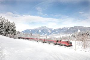 Bus- & Bahnreisen | HOFER REISEN