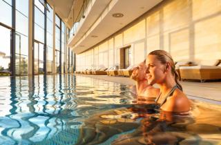 Therme Laa - HOFER REISEN