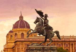 © Eurotours Heldenplatz in Wien Reiterstatue Erzherzog Karl HOFER REISEN