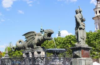 Kärnten Klagenfurt Lindwurm Statue HOFER REISEN