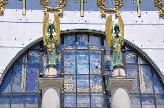 Kirche am Steinhof Buntglasfenster Otto Wagner Wien HOFER REISEN