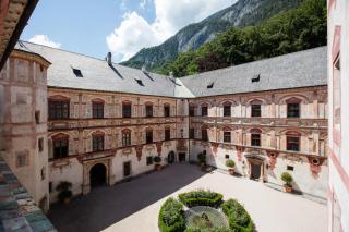 © Impalawolfmitbiss Schloss Tratzberg HOFER REISEN