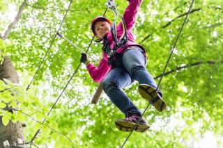 © Eurotours Frau Hochseilgarten Wald HOFER REISEN