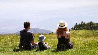 Wandern Wiese Alm Familie HOFER REISEN