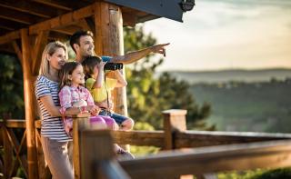 Aussicht Familie Sommer Fernglas HOFER REISEN