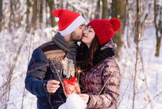 Pärchen Winter glücklich HOFER REISEN