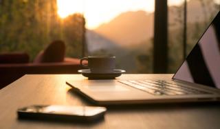 Workation - Arbeiten und Urlaub in Kombi HOFER REISEN