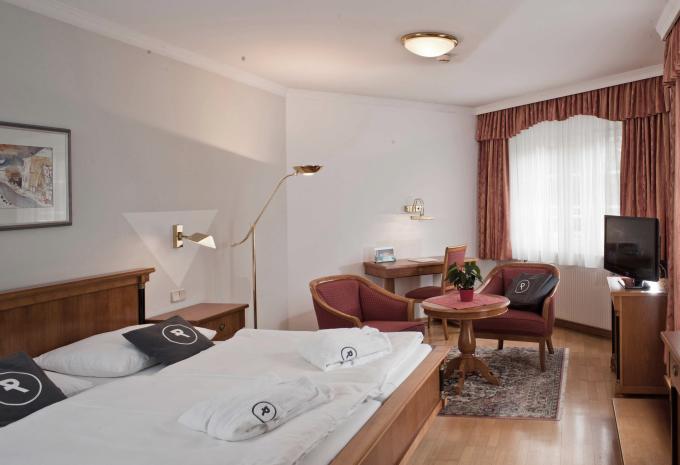 Zimmerbeispiel Doppelzimmer „Deluxe“