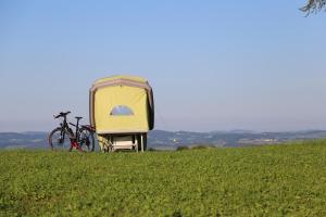 Camping mit dem E-Bike und Micro-Wohnwagen