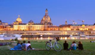 Elbufer mit Blick auf die Altstadt | HOFER REISEN