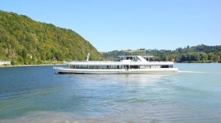 Slow Cruising HOFER REISEN