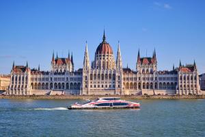 Advent in Budapest - Twin City Liner & City-Trip