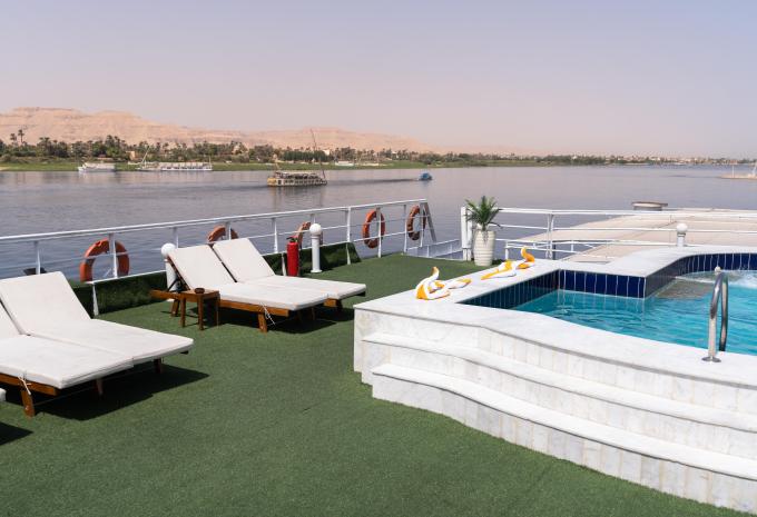 Nile Crown