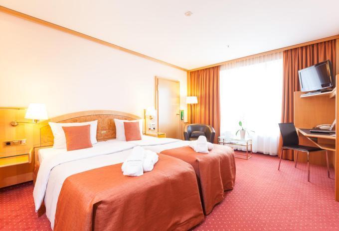 Zimmerbeispiel Doppelzimmer „Standard Business“ Zimmerbeispiel Doppelzimmer „Standard Business“