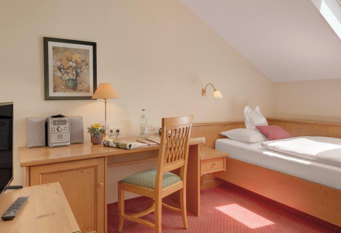 Zimmerbeispiel Einzelzimmer "Mansarde"