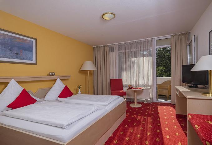 Zimmerbeispiel, Doppelzimmer (DZ) Zimmerbeispiel, Doppelzimmer (DZ)