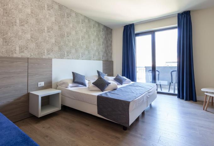 Zimmerbeispiel, Dreibettzimmer „Superior Balkon“