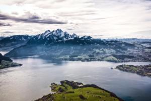 Schweiz - GoldenPass Tour Berge & Seen Winterromantik - Zugrundreise