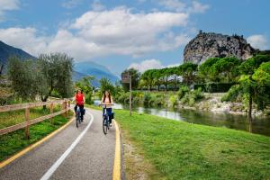 Auf dem Etschradweg von Schlanders/Naturns zum Gardasee - Radtour