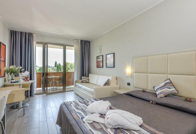Beispiel Doppelzimmer Standard mit Balkon Beispiel Doppelzimmer Standard mit Balkon