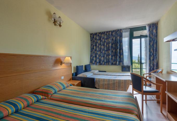 Beispielansicht Vierbettzimmer "Standard Balkon"