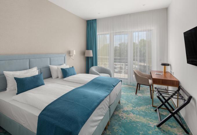 Zimmerbeispiel, Doppelzimmer (DZ) „Standard Balkon“ Zimmerbeispiel, Doppelzimmer (DZ) „Standard Balkon“