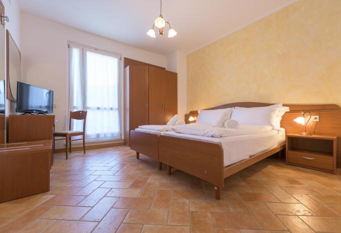 Zimmerbeispiel, Doppelzimmer (DZ) „Standard Balkon“