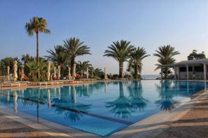Crystal Springs Beach Hotel****
