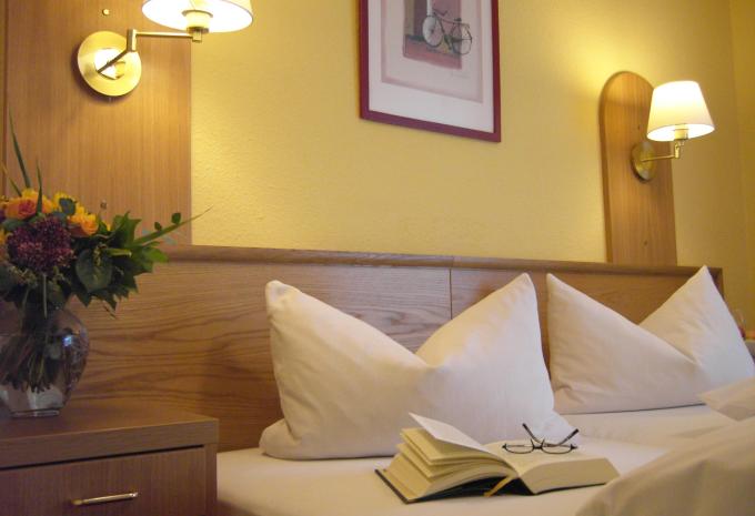 Zimmerbeispiel, Doppelzimmer (DZ) „Standard Balkon“