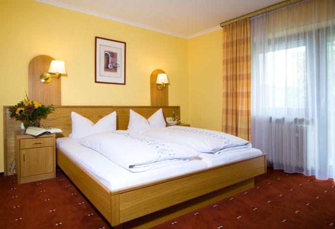 Zimmerbeispiel, Doppelzimmer (DZ) „Standard Balkon“