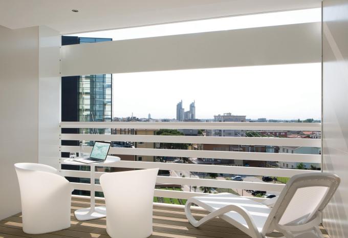 Zimmerbeispiel, Doppelzimmer (DZ) „Superior Balkon oderTerrasse Gartenblick“)