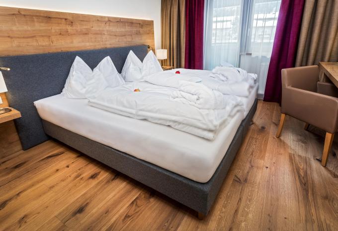Zimmerbeispiel: Doppelzimmer „Standard Balkon Bergwelt“