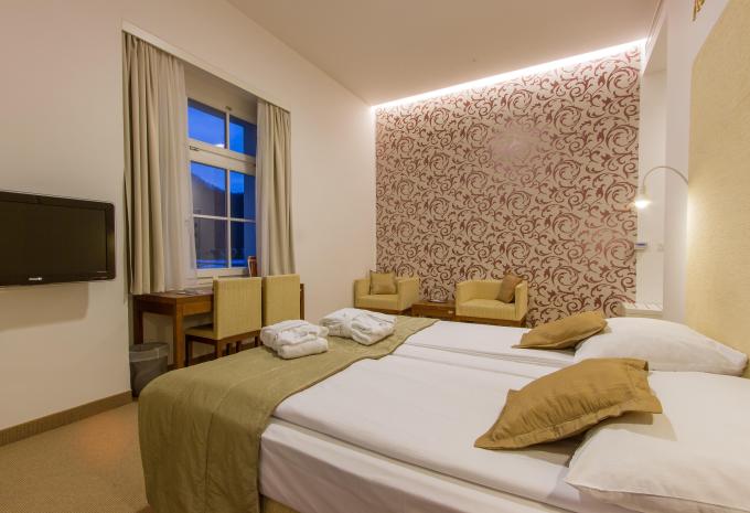 Zimmerbeispiel: Doppelzimmer  Zimmerbeispiel: Doppelzimmer