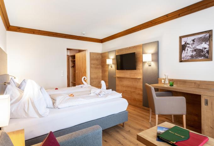 Zimmerbeispiel: Doppelzimmer „Comfort Balkon Bergwelt Plus“