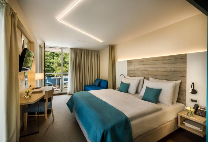 Zimmerbeispiel, Doppelzimmer (DZ) „Superior Balkon Parkblick“