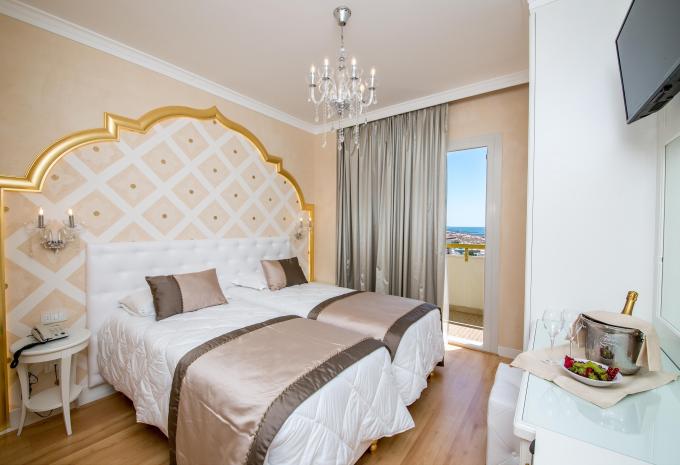Zimmerbeispiel, Doppelzimmer (DZ) „Deluxe Balkon Charme“