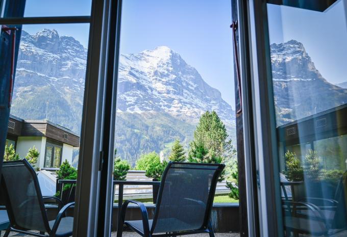 Zimmerbeispiel, Doppelzimmer (DZ) „Superior Blick auf Eigernordwand“