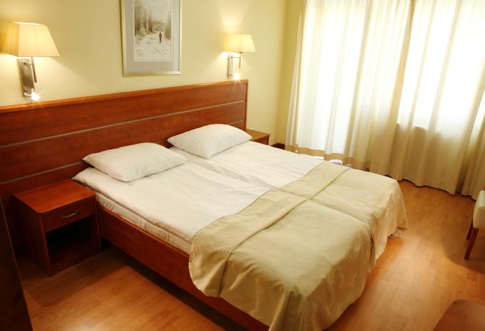 Zimmerbeispiel, Doppelzimmer (DZ) „Superior Balkon Stadtblick“