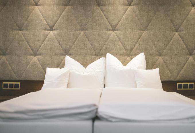 Zimmerbeispiel, Doppelzimmer (DZ) „Deluxe Sporthotel Strass Balkon“