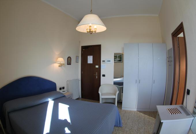 Zimmerbeispiel / Hotel Stella