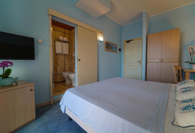Doppel- oder Mehrbettzimmer "Classic" Doppel- oder Mehrbettzimmer "Classic"
