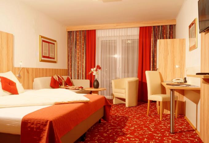 Zimmerbeispiel, Dreibettzimmer (DBZ) „Standard Balkon“