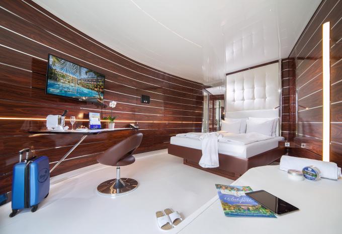 Zimmerbeispiel, Doppelzimmer (DZ) „Standard Balkon Yacht Kabine“