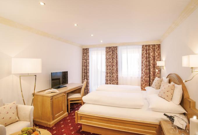 Zimmerbeispiel, Standard Doppelzimmer Balkon "Aktiv/Hochmoosblick"