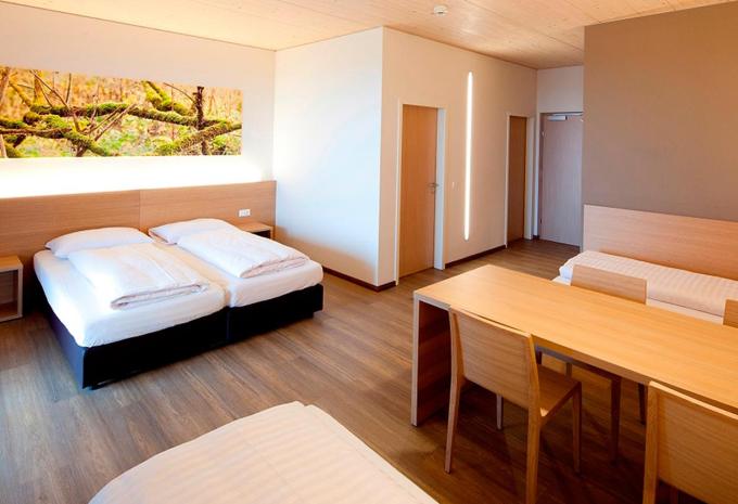 Zimmerbeispiel, Standard Mehrbettzimmer Balkon Zimmerbeispiel, Standard Mehrbettzimmer Balkon