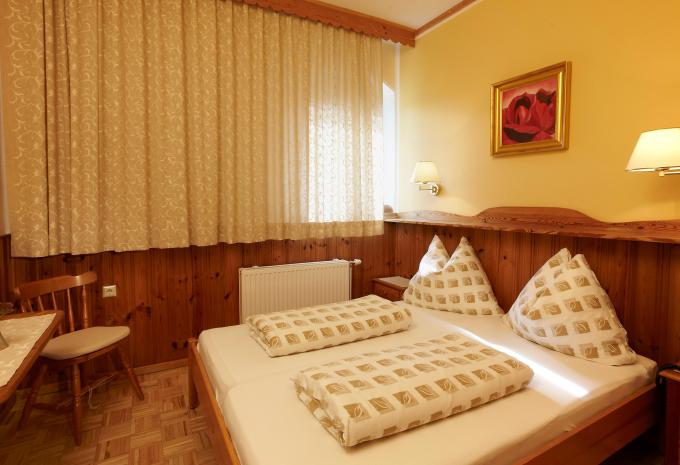 Zimmerbeispiel, Doppelzimmer  Zimmerbeispiel, Doppelzimmer