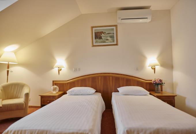 Zimmerbeispiel: Doppelzimmer Straßenseite