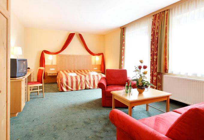 Zimmerbeispiel, MB01 Standard Mehrbettzimmer Balkon oder Terrasse "Kulmblick"